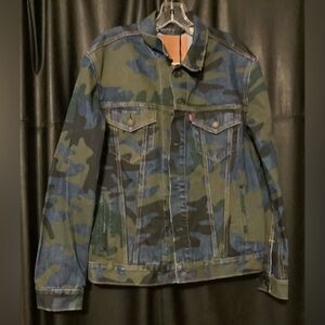 NEW Levis Camouflage Trucker Jean Jacket Size M